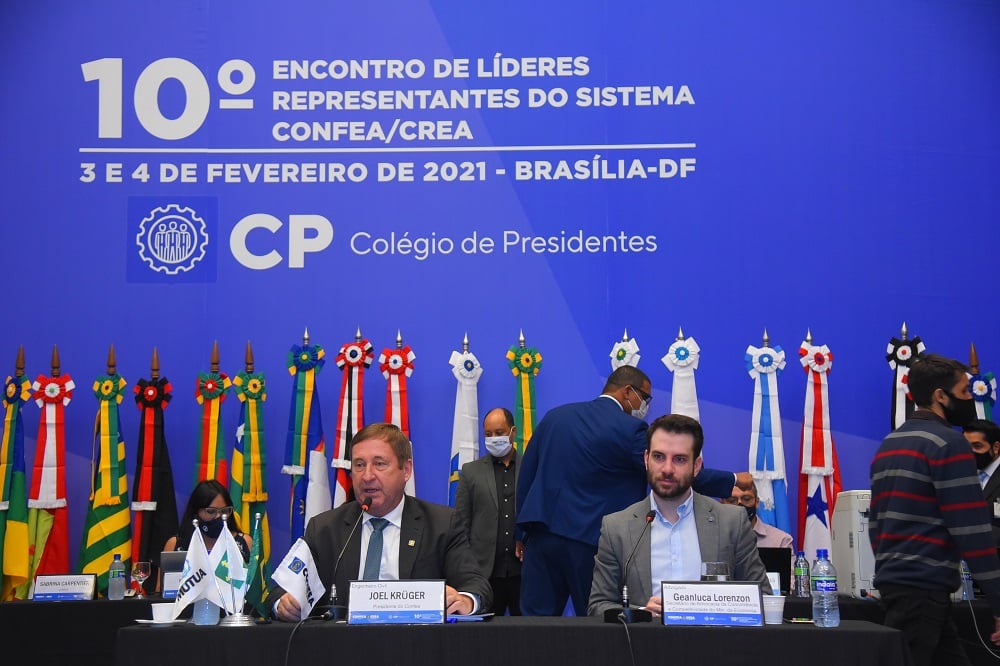 Presidente do Confea, Joel Krüger, e o secretário de Advocacia da Concorrência e Competitividade,  Geanluca Lorenzon